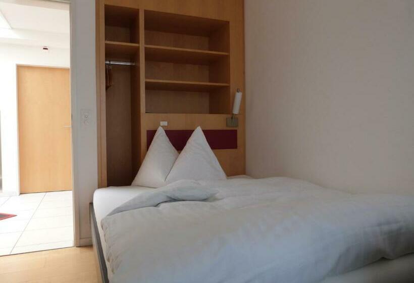 标准单人间, Seaside