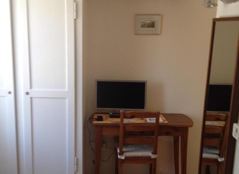 غرفة قياسية فردية, Sternen