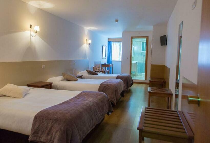 חדר סטנדרט לשלושה, Troia