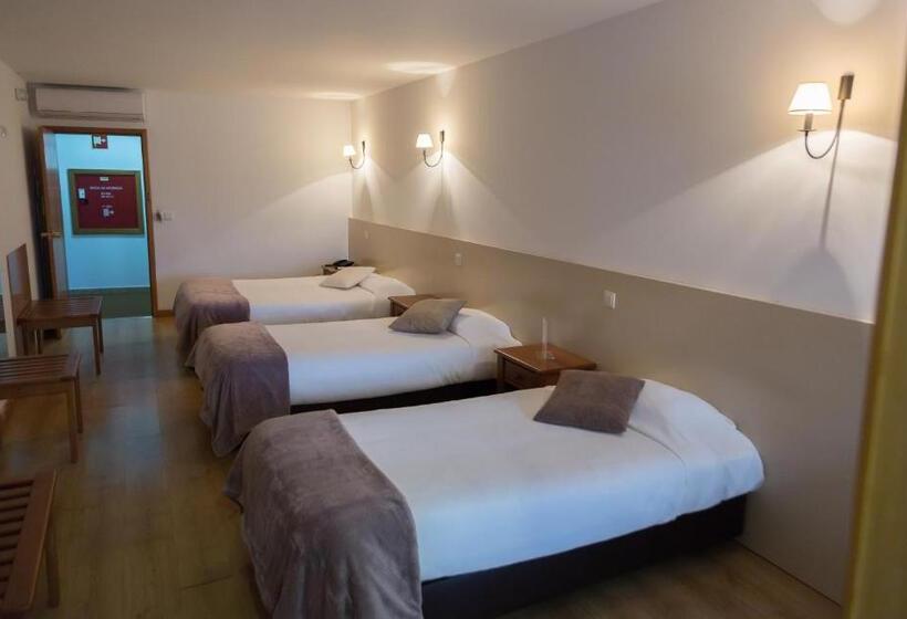 חדר סטנדרט לשלושה, Troia