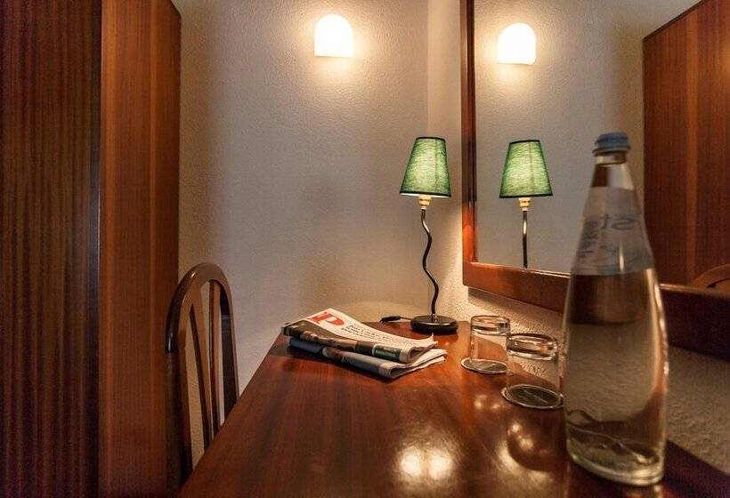 غرفة قياسية فردية, Umu