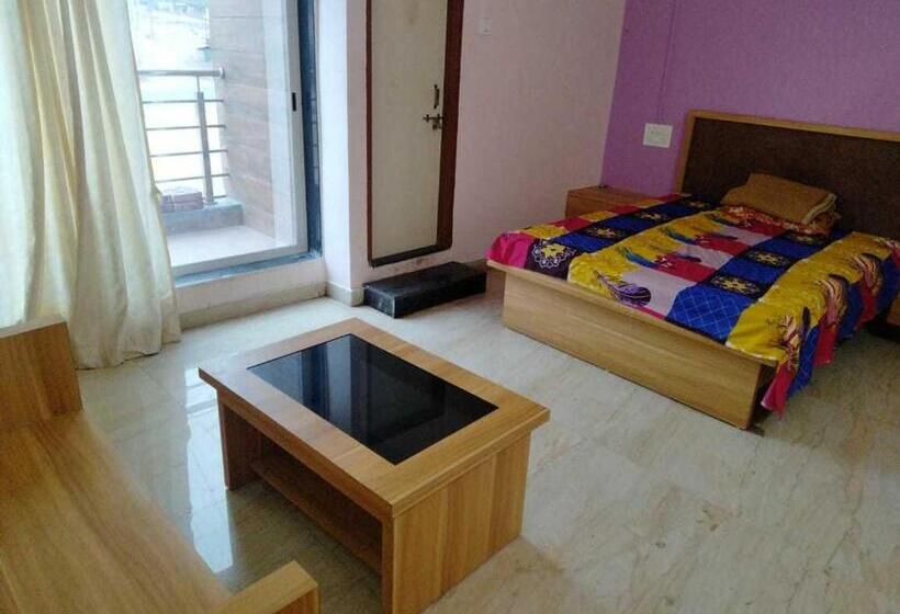 غرفة كلاسيكية ثلاثية, Oyo Durga Palace