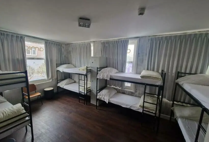 تختخواب در اتاق مشترک, Amigo Hostel