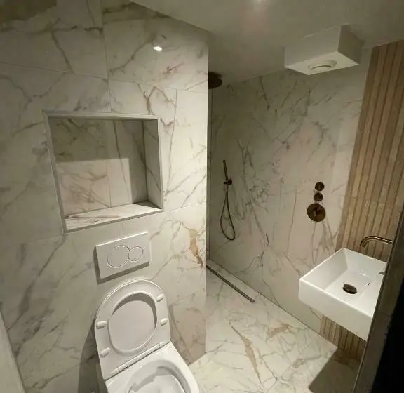 اتاق لوکس, Amigo Hostel