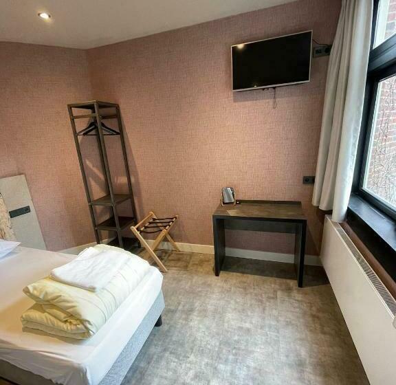 اتاق لوکس, Amigo Hostel