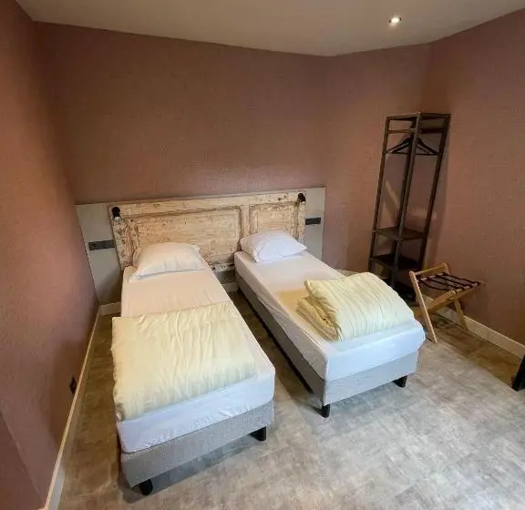 اتاق لوکس, Amigo Hostel