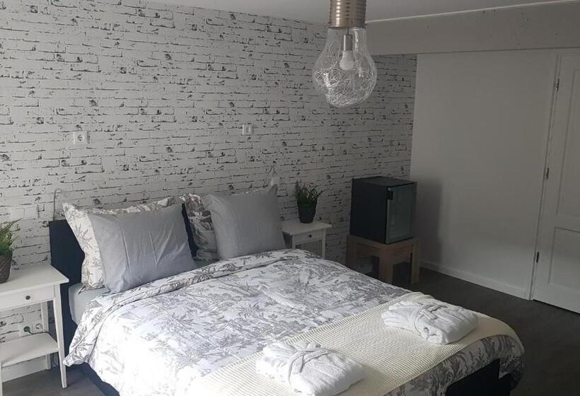 Deluxe Rum, B&b De Valkenhorst