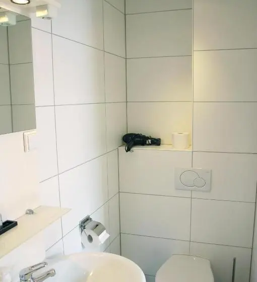 Standard Yhden Hengen Huone, Ensche Day Inn