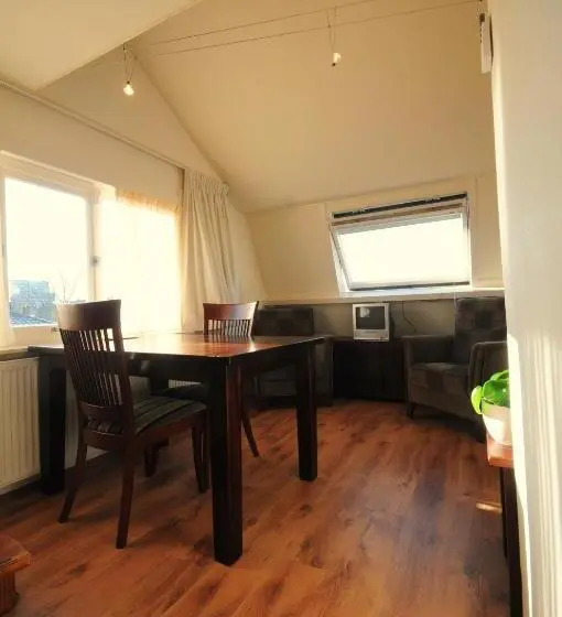 Deluxe-studio, Ensche Day Inn