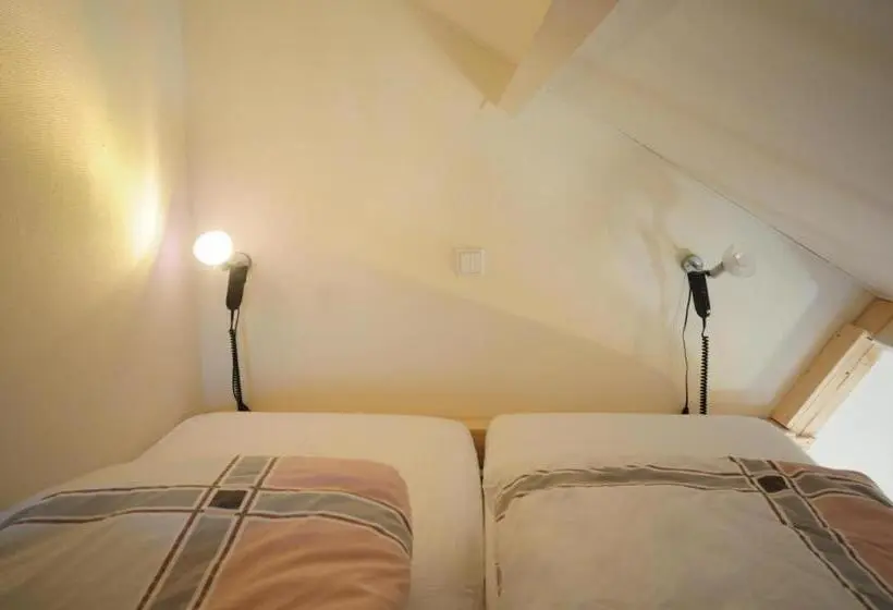 Standard-studio, Ensche Day Inn