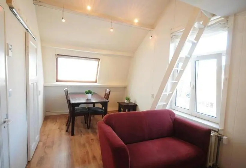 Standard-studio, Ensche Day Inn