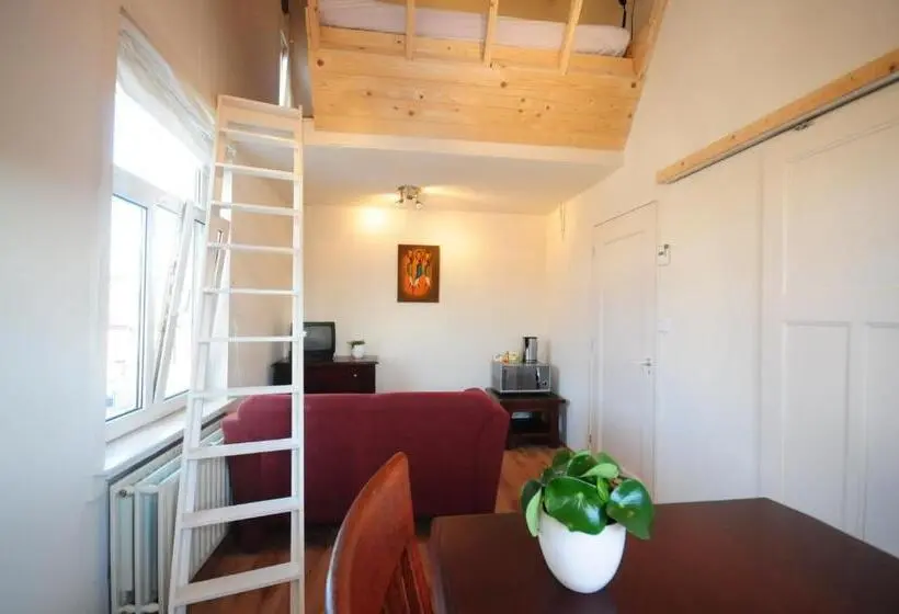 Standard-studio, Ensche Day Inn