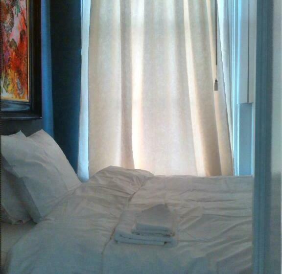 استودیوی استاندارد, Miss Jordaan For Quiet Travellers