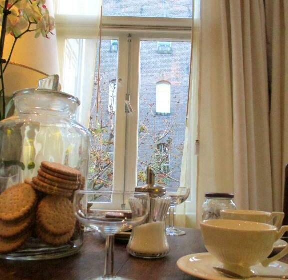 استودیوی استاندارد, Miss Jordaan For Quiet Travellers