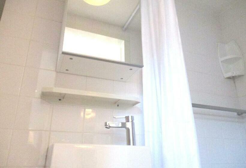 استودیوی استاندارد, Miss Jordaan For Quiet Travellers