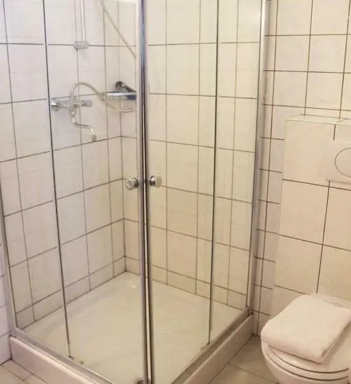 Standard Triple Room Shared Bathroom, Cafe 't Zonneke