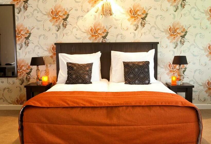 اتاق خانوادگی, Restaurant D N Dries