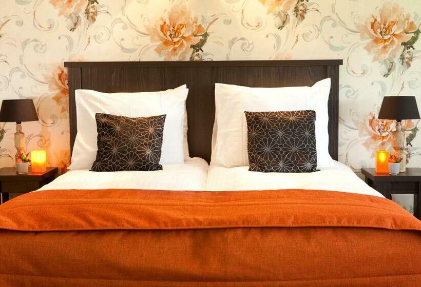 اتاق خانوادگی, Restaurant D N Dries