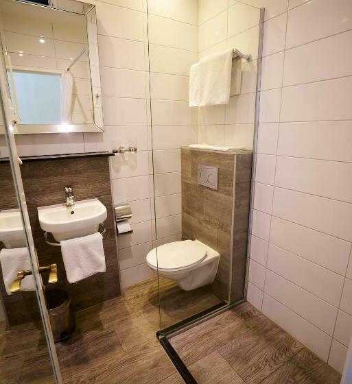 اتاق لوکس, The Bird