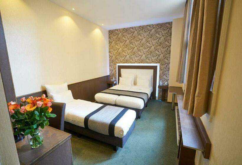 اتاق استاندارد سه نفره, The Bird