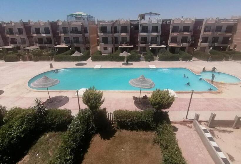 آپارتمان 1 خوابه با چشم‌انداز دریا, شاليه فيلا فندقي سياحي علي البحر مباشرة بحديقة خاصة