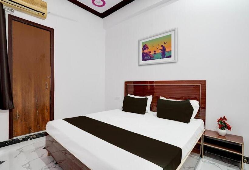 트리플 클래식 룸, Oyo Raj