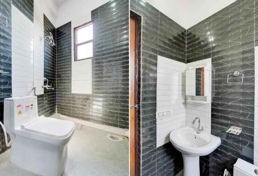 트리플 클래식 룸, Oyo Raj