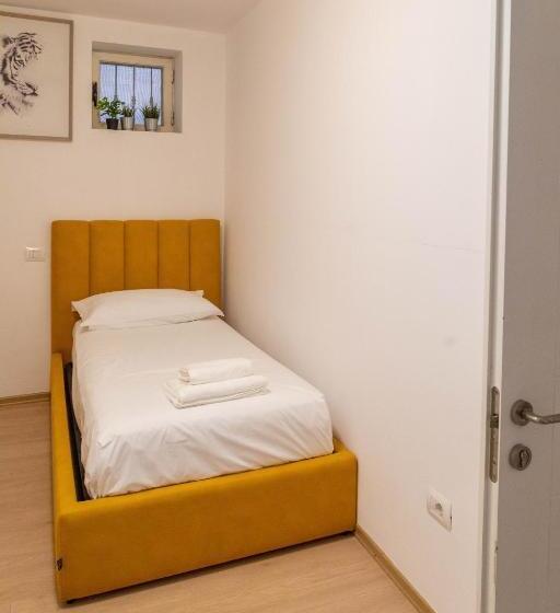 غرفة عائلية, Angoni Villa