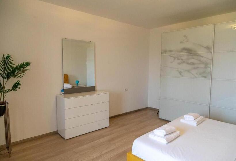 غرفة عائلية, Angoni Villa