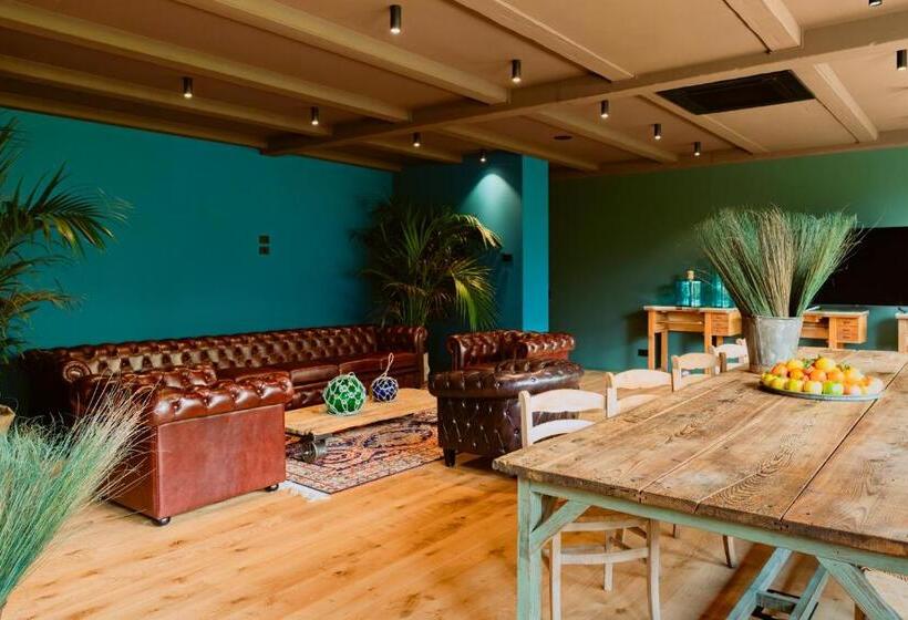 דירת שני חדרים, Camoma Apart