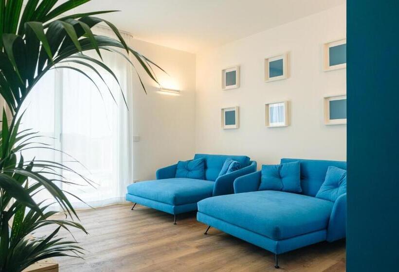 סוויטה עם טרסה, Camoma Apart