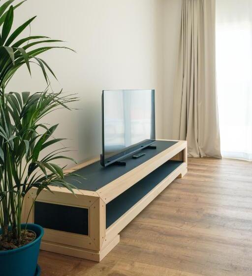 סוויטה עם טרסה, Camoma Apart