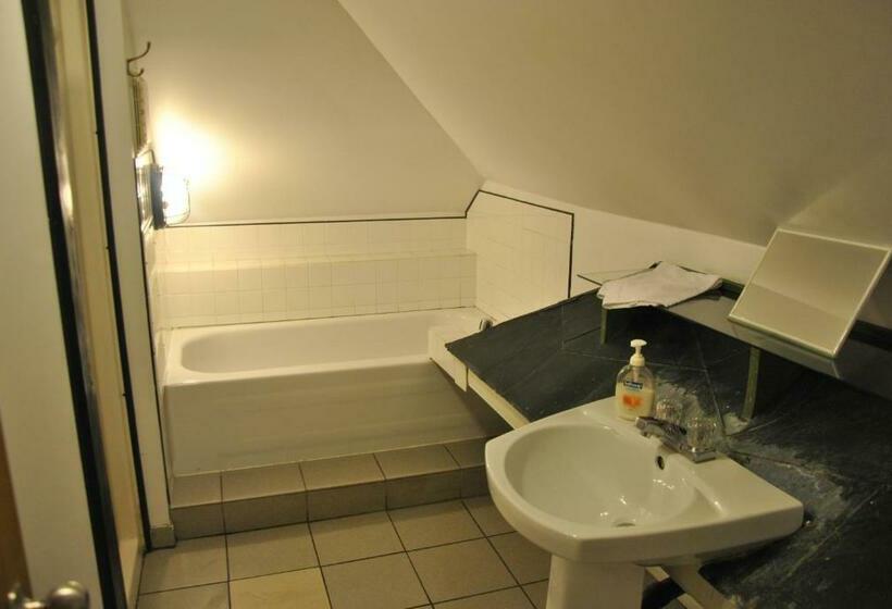 חדר משפחתי, Auberge Internationale De Rivière Du Loup