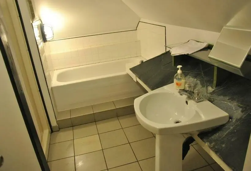 バス共有のスタンダードルーム, Auberge Internationale De Rivière Du Loup