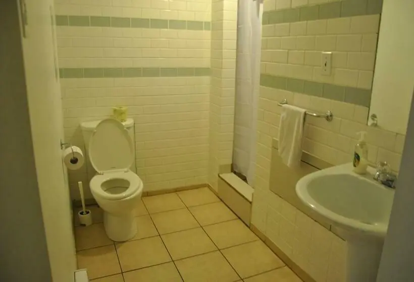 バス共有のスタンダードルーム, Auberge Internationale De Rivière Du Loup