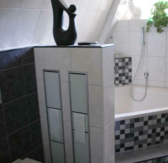 标准三人间共用浴室, B&b Edam