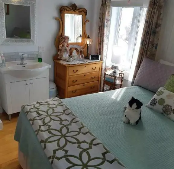 اتاق استاندارد با سرویس بهداشتی مشترک, Auberge Gite Maison Des Lilas