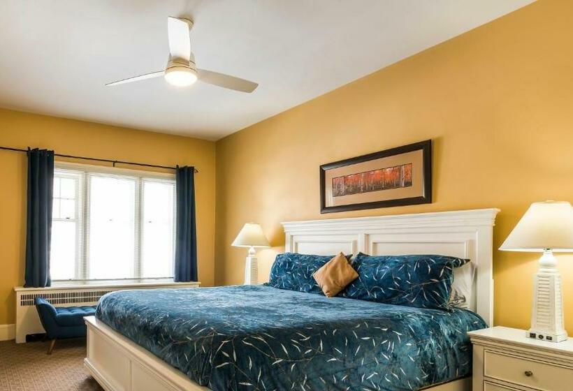 جناح سرير كينج, The Inn On Bay