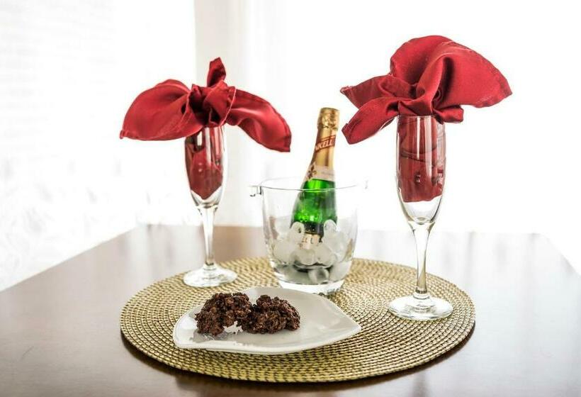 جناح سرير كينج, The Inn On Bay