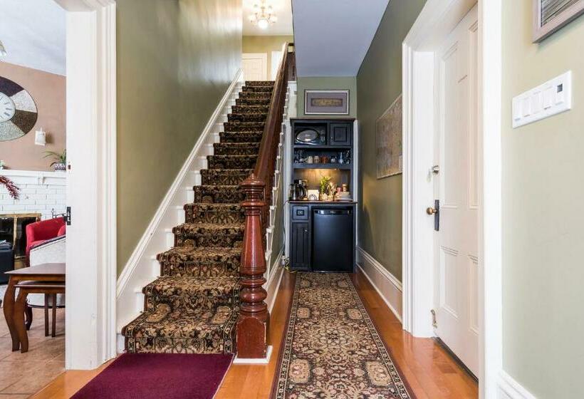 جناح, The Inn On Bay