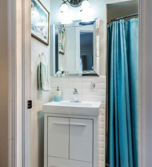 جناح, The Inn On Bay