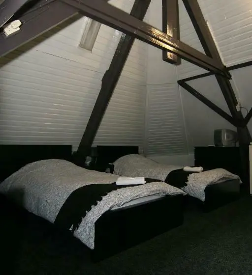バス共有のスタンダードルーム, Budgethotel De Zwaan