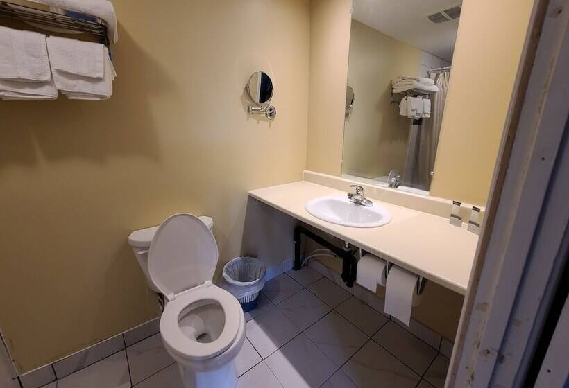 غرفة عائلية, Highland Motel