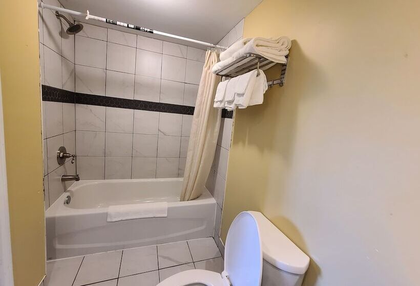 غرفة عائلية, Highland Motel