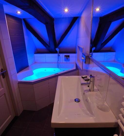 جناح جونيور ذات إطلالة, Die Port Van Cleve