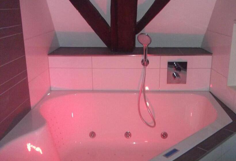 جناح جونيور ذات إطلالة, Die Port Van Cleve