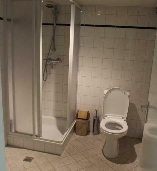 浴室共有のエコノミールーム, Fase Fier Eten En Drinken