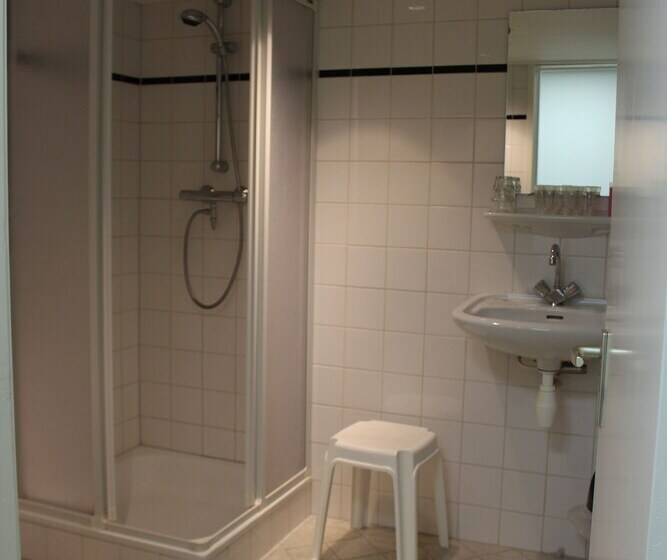 浴室共有のエコノミールーム, Fase Fier Eten En Drinken