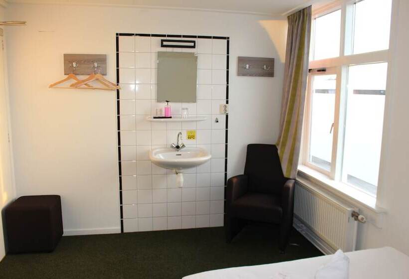 浴室共有のエコノミールーム, Fase Fier Eten En Drinken