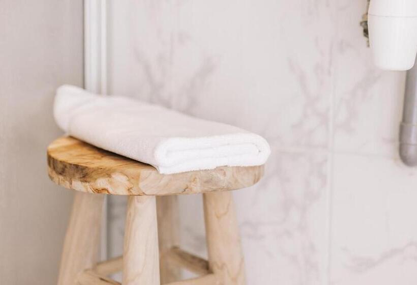 غرفة قياسية مزوَّدة بشُرفة, Keur